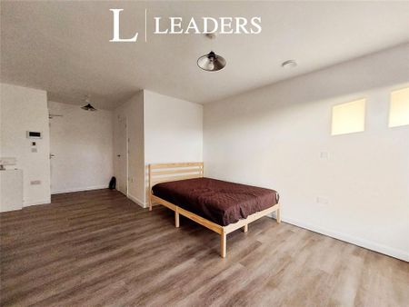 1 bedroom in a house share to rent - Photo 2