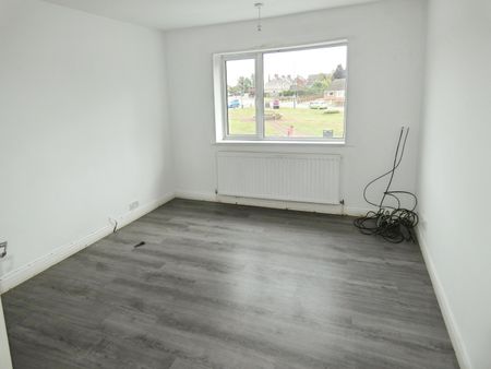 3 bedroom apartment to rent The Green, North Wingfield, S42 - Photo 2