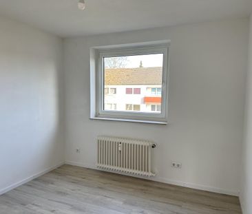 Wohnen am Magnolienweg: Helle 3-Zimmer-Wohnung mit Balkon frei! - Foto 2