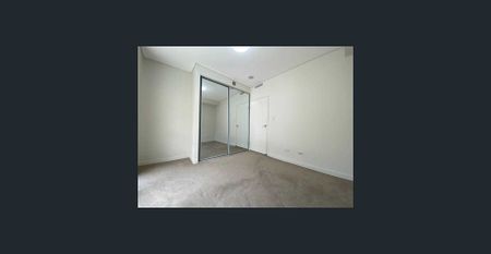 Parkside Modern One Bedroom Apartment with Study and Large Courtyard - Photo 2