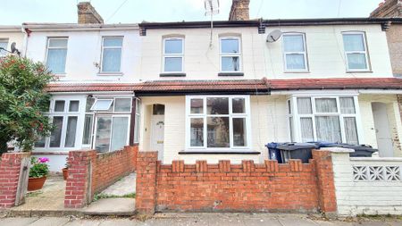 4 bedroom terraced house to rent - Photo 5