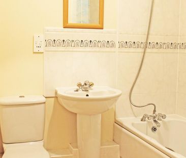 2 bedroom ground floor flat to rent - Photo 5