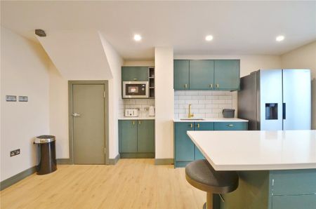 1 bedroom in a house share to rent - Photo 3