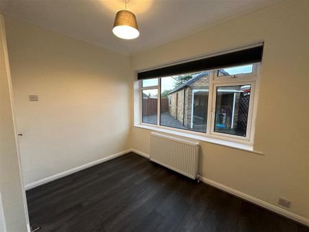 3 bedroom detached house to rent - Photo 2
