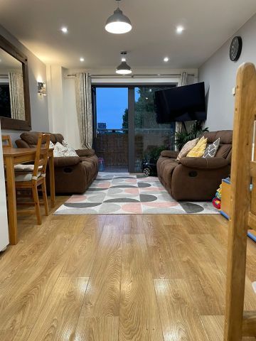 2 Bed Flat, Turner Street, E16 - Photo 4