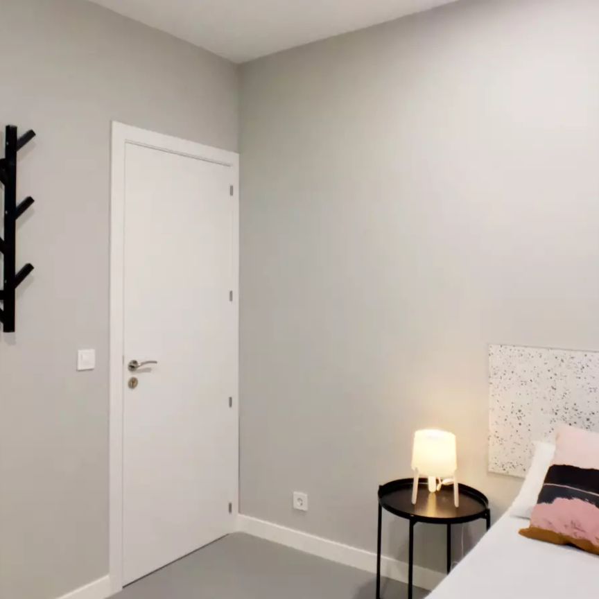 Room in a shared 5-bedroom apartment for rent in Ríos Rosas, professionals and students only - Photo 1