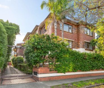 2 Bedroom + Study Top-Floor Art Deco Elegance in the Heart of St Kilda - Photo 2