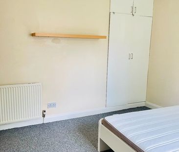 Room in a Shared House, Montrell Road, SW2 - Photo 1