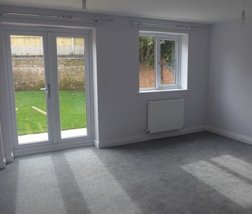 3 bedroom townhouse to rent - Photo 2