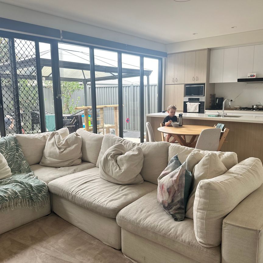 Kellyville - Photo 1