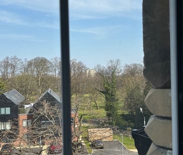 2 Bed Penthouse, Park Road South, CH43 - Photo 1