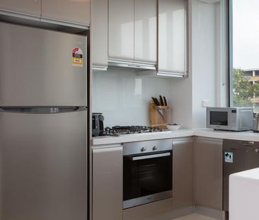 Two Bedroom Modern Apartment - Walk To Metro - Photo 4