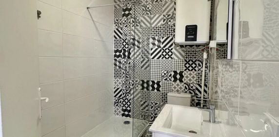 Location Appartement 2 pièces 35m² MARSEILLE 8ème - Photo 2