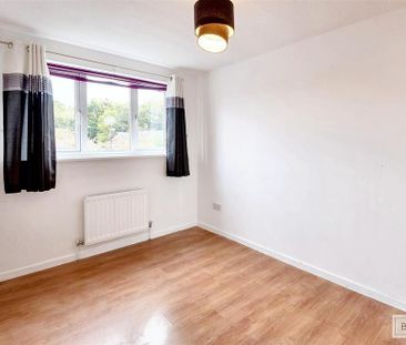 4 bedroom detached house to rent - Photo 3
