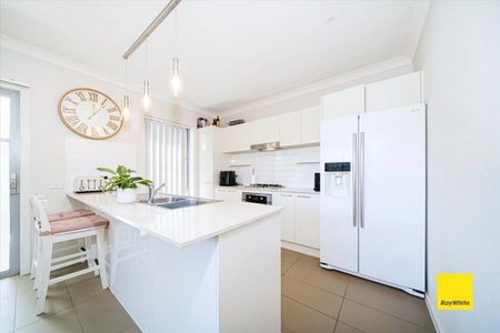 Elegant House Close to Amenities - Photo 2
