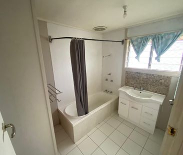 Welcome to 18 Aquarius St, Inala! - Photo 3