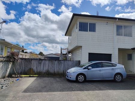 Pet friendly 3 Bedroom 1 Bathroom Tidy Home - Photo 2