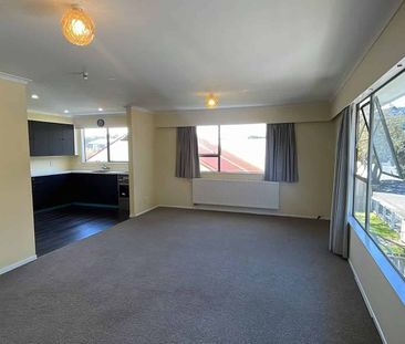 Convenintly-located house with central heating - Photo 2