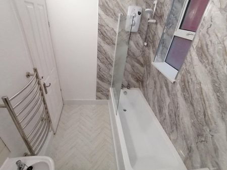 1 Bed Flat, Glasshouse St, NG1 - Photo 4