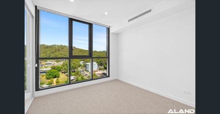 Spectacular North Facing Two Bedroom with Lush Green Outlook - Photo 4