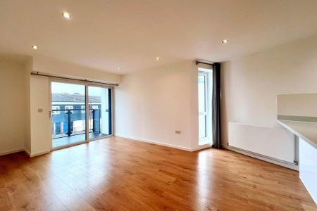 2 bedroom flat to rent - Photo 2