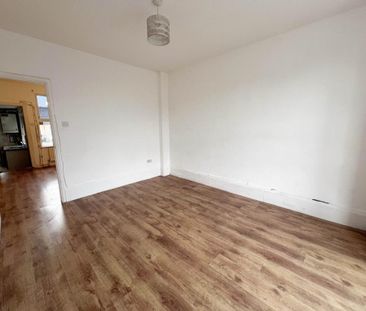 2 bedroom maisonette to rent - Photo 2