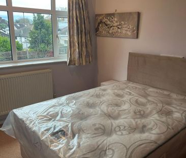 1 bedroom in a flat share to rent - Photo 3