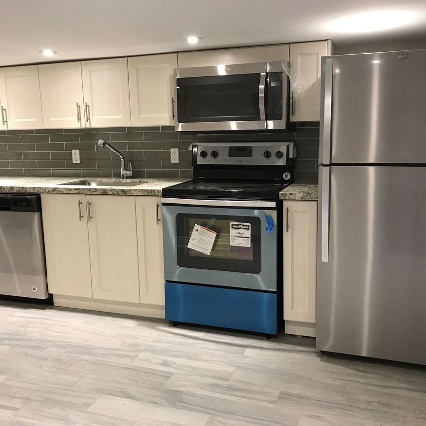 For Lease - 231 Albany Avenue, Toronto, Ontario - Photo 1