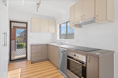 Bright & Fresh 2-Bedroom Upstairs Unit Near the CBD - Photo 4