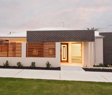 Modern Street Front Villa - Photo 3