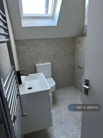3 bedroom flat to rent - Photo 4