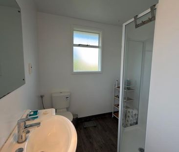 Three bedrooms in Lincoln close to university. - Photo 4