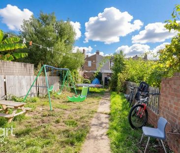 3 bedroom terraced house to rent - Photo 5