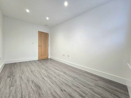 3 Bedroom Apartment, Earls Court Road, London - Photo 3
