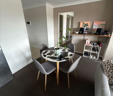 Spacious 3BR Apartment with Mountain Vista ! - Photo 2