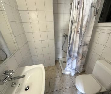 Sion, studio au centre-ville à deux de la place du Midi - Photo 2