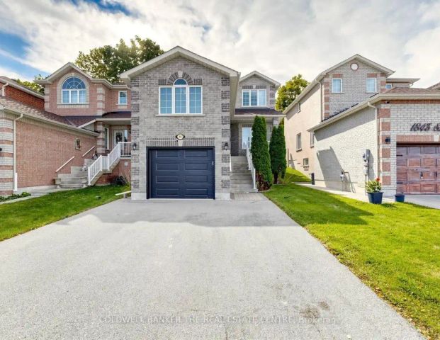 1847 SWAN STREET — 3 Bedroom - Photo 1