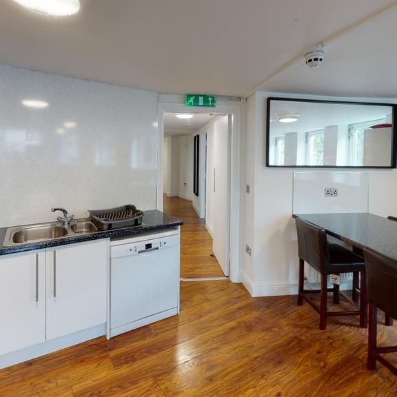 4 bedroom terraced house to rent - Photo 1