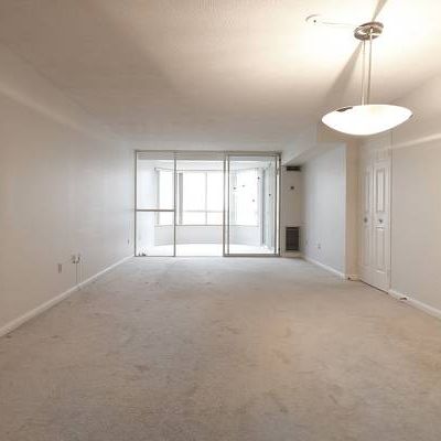 Tridels Skyview on Yonge! Spacious large 1-bedroom + sunroom - Photo 4