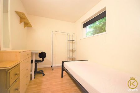 4 bedroom terraced house to rent - Photo 2