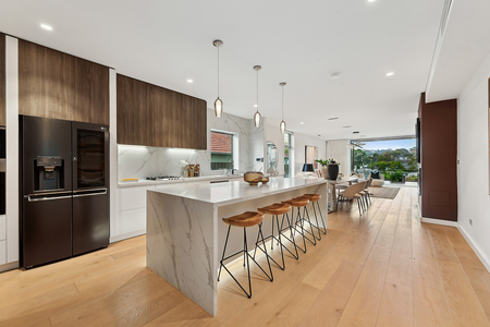 Sleek and Contemporary House with City Skyline Views - Photo 3