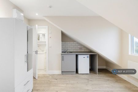 Studio to rent - Photo 5