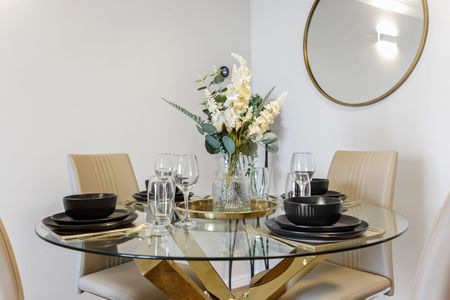 2 Bed Flat, Millennium Drive, E14 - Photo 5