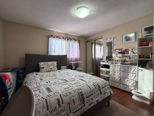 For Lease - 10 Juliana Square, Brampton, Ontario - Photo 1