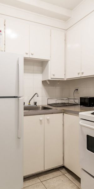 4 1/2 - DOWNTOWN - Photo 1