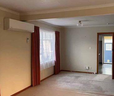 Cosy house with large carpark - Photo 1