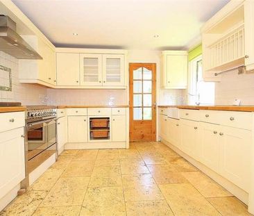 Montagu Road, Datchet, SL3 - Photo 3