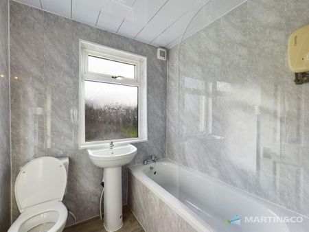 3 bedroom end of terrace house to rent - Photo 2