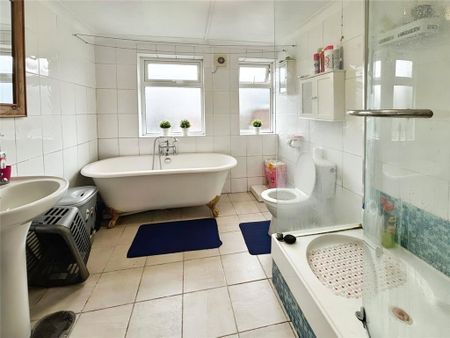 3 bedroom terraced house to rent - Photo 4