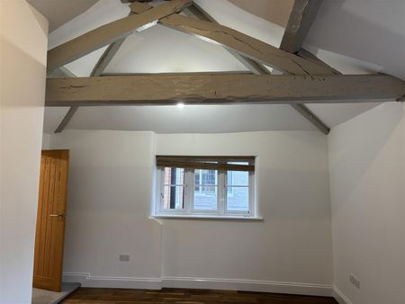 1 BED Coach House To rent - Photo 3